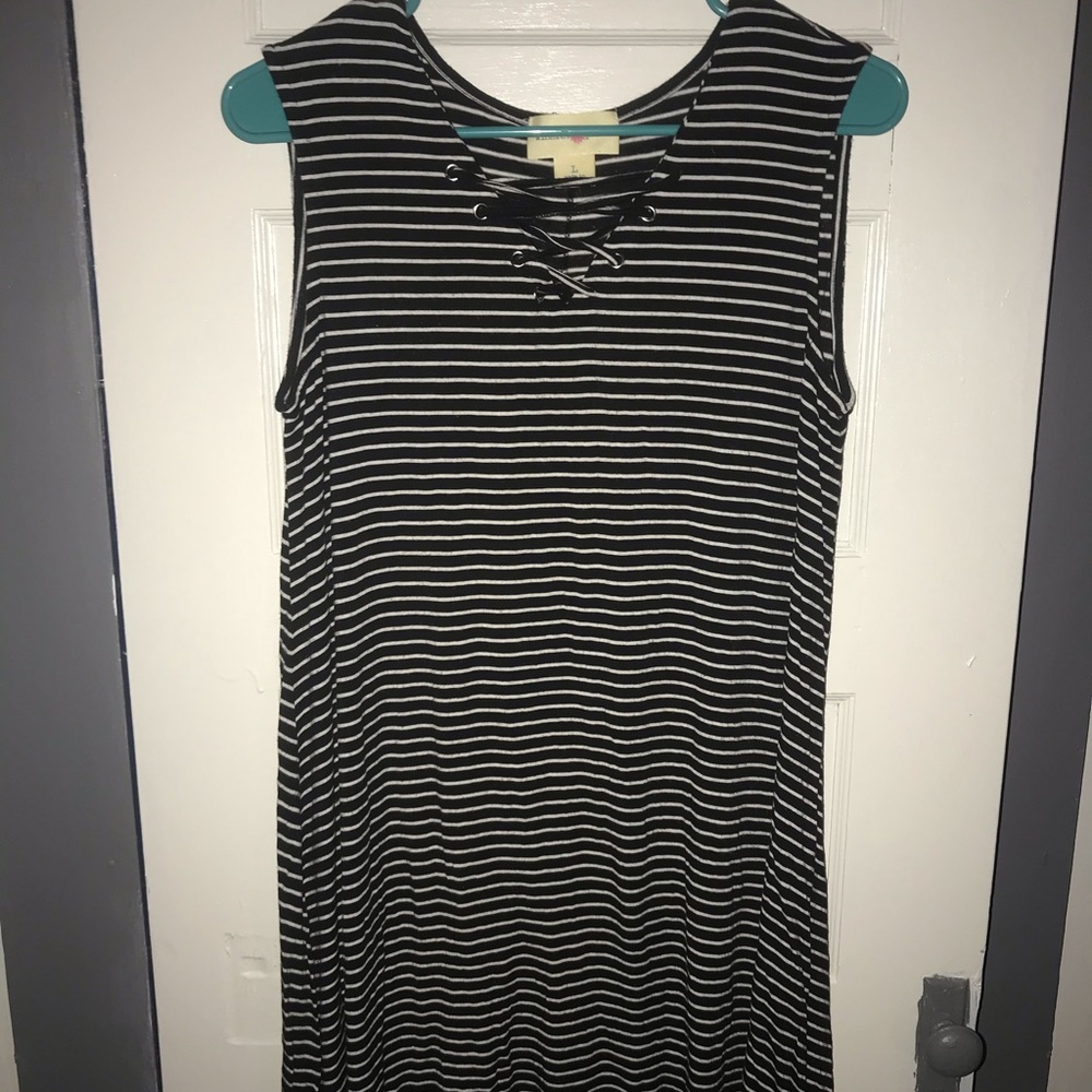 Striped sleeve less dress.